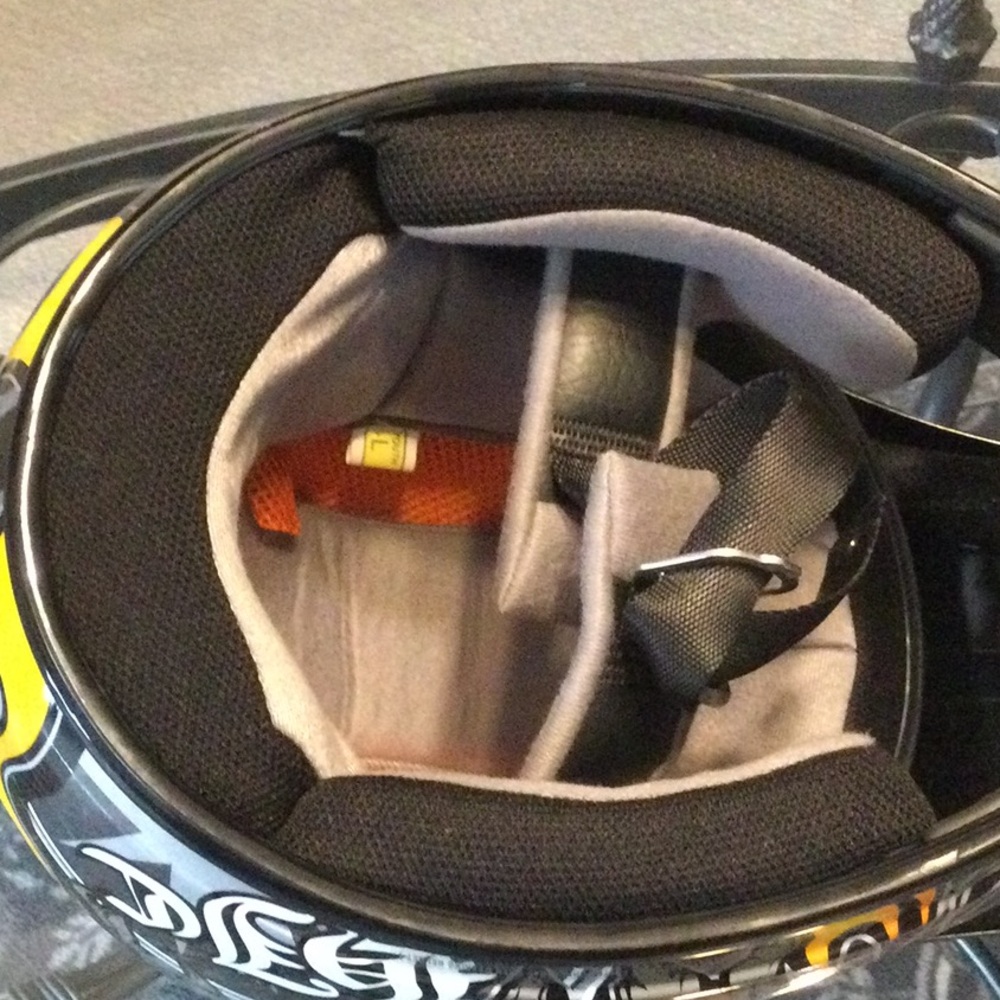HJC Black and Yellow Graphic Helmet - Picture 3 of 10